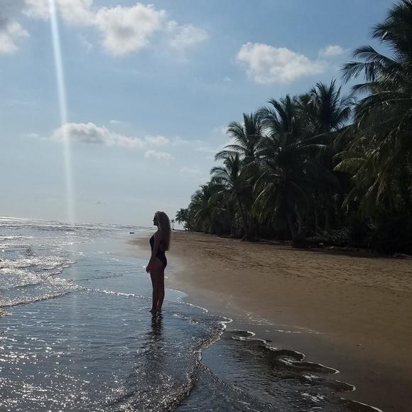 Meet your Posher, Jennifer - Picture 1 of 1